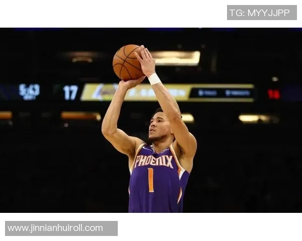 布克谈投篮手部动作是否算球的一部分引发热议